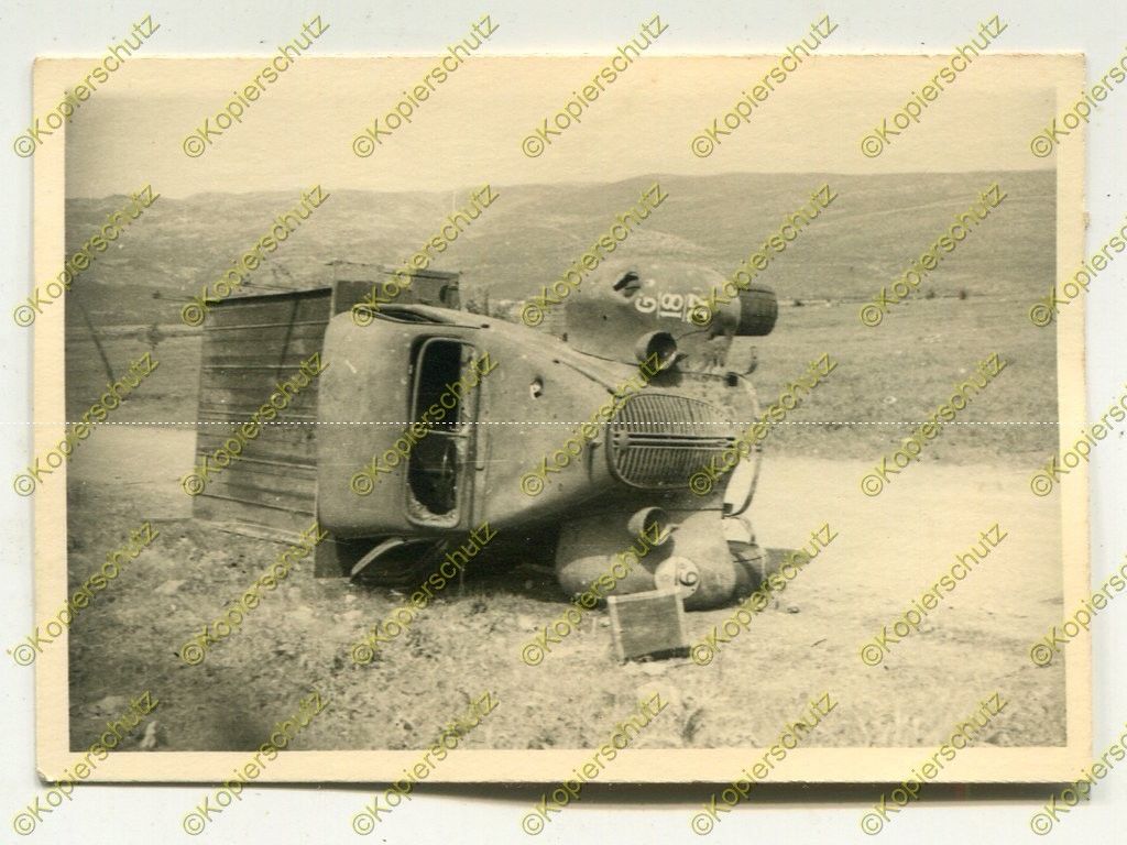 Foto, Wehrmacht, zerstörter LKW Ford in Griechenland