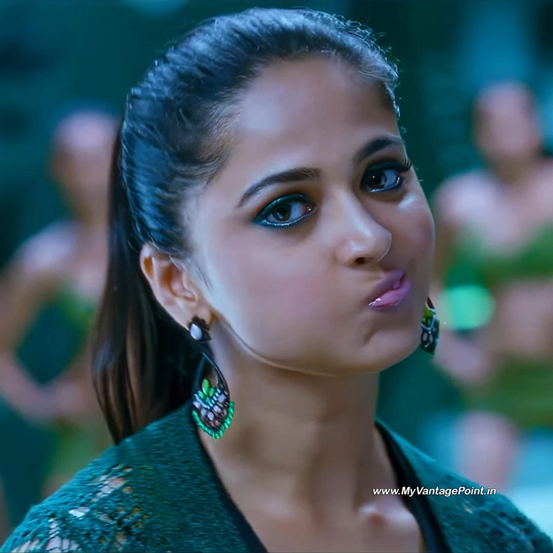 13-Anushka-Shetty-Hot-in-Singam-2-in-Kannukkulle-Song