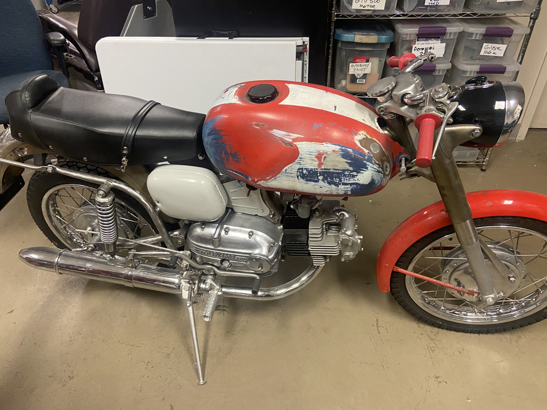 6887E6DC-B603-410D-B1E4-8E2211B4C576