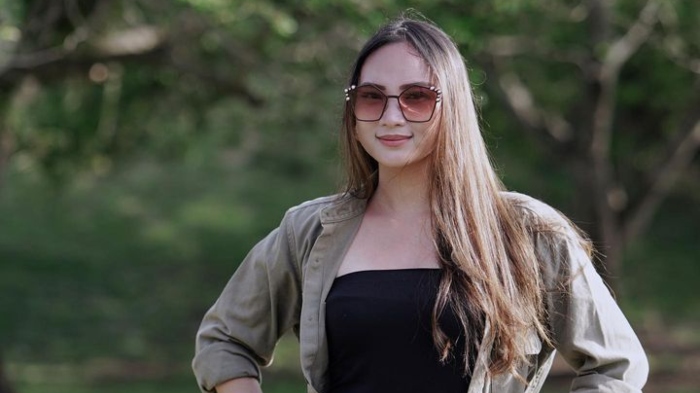 Potret Lycie Joanna, Puteri Indonesia Intelegensia 2019 yang dituding menjadi calo tiket konser Coldplay.