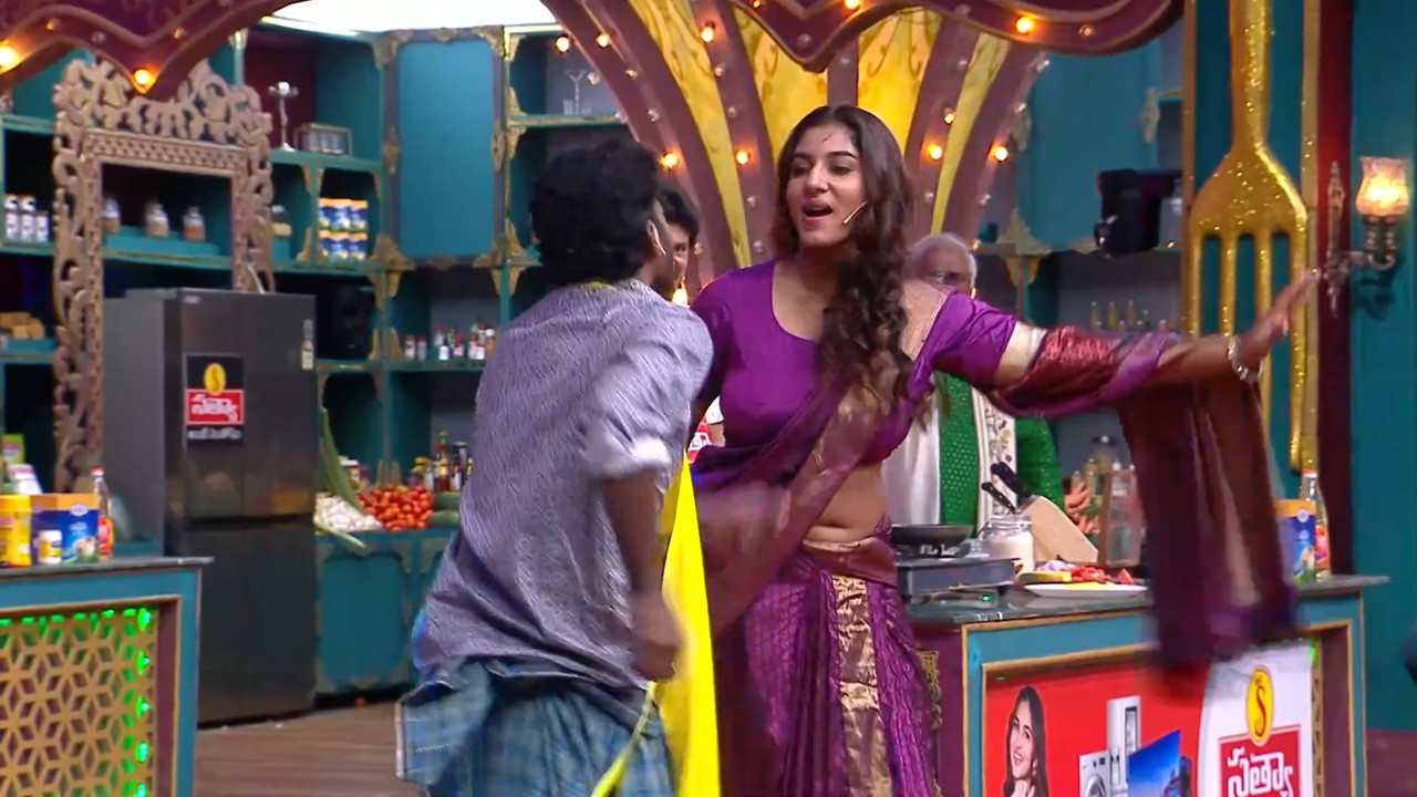 [Image: Vishnupriya-Sexy-Open-Big-Navel-Hole-Sho...59-569.jpg]