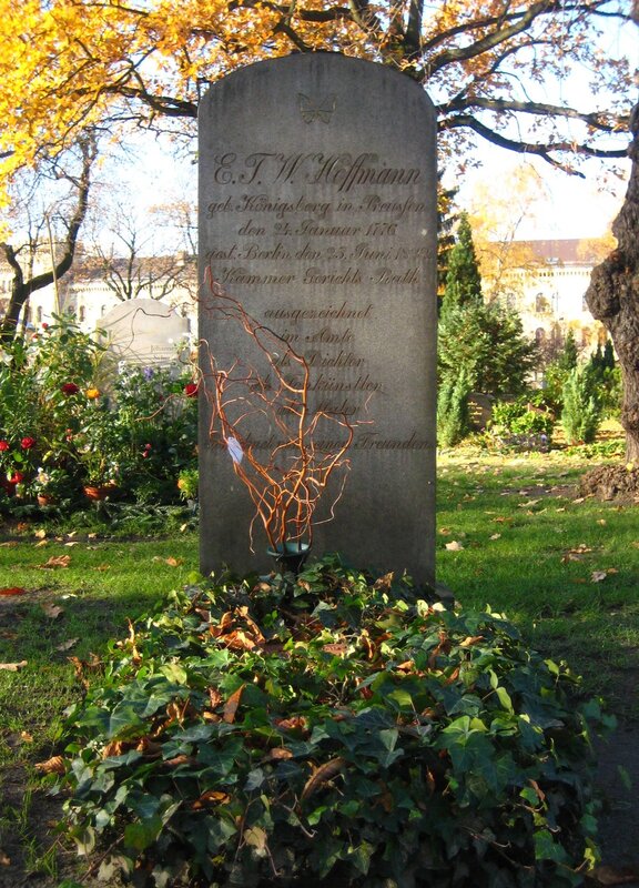 Berlin-Kreuzberg-Friedhoefe-am-Halleschen-Tor-Grab-E-T-A-Hoffmann