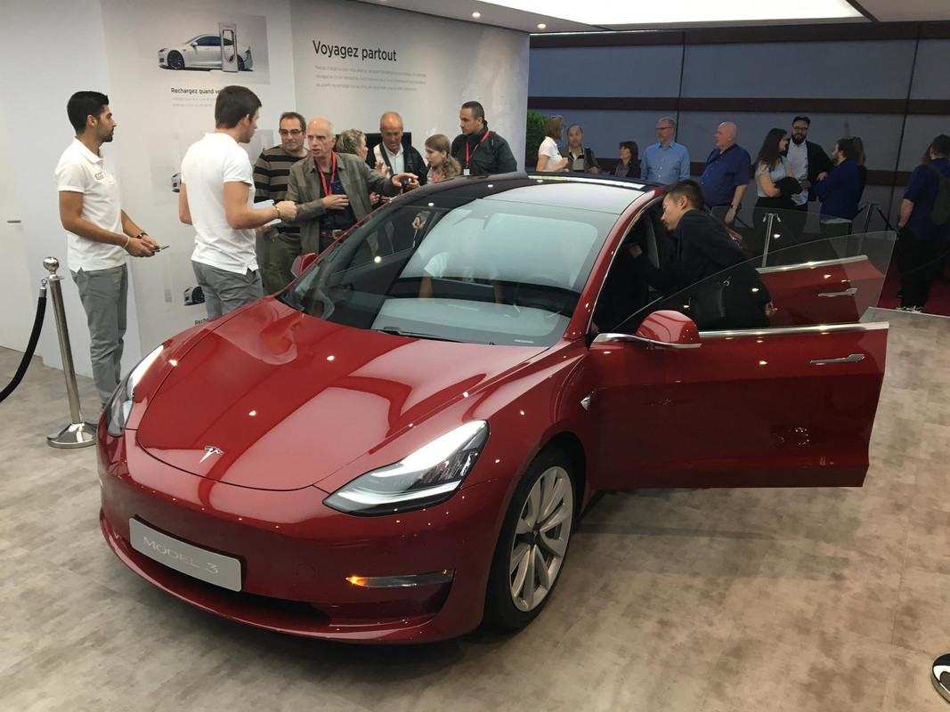 C8998FDB-5E11-40BF-8578-352031B5F57E