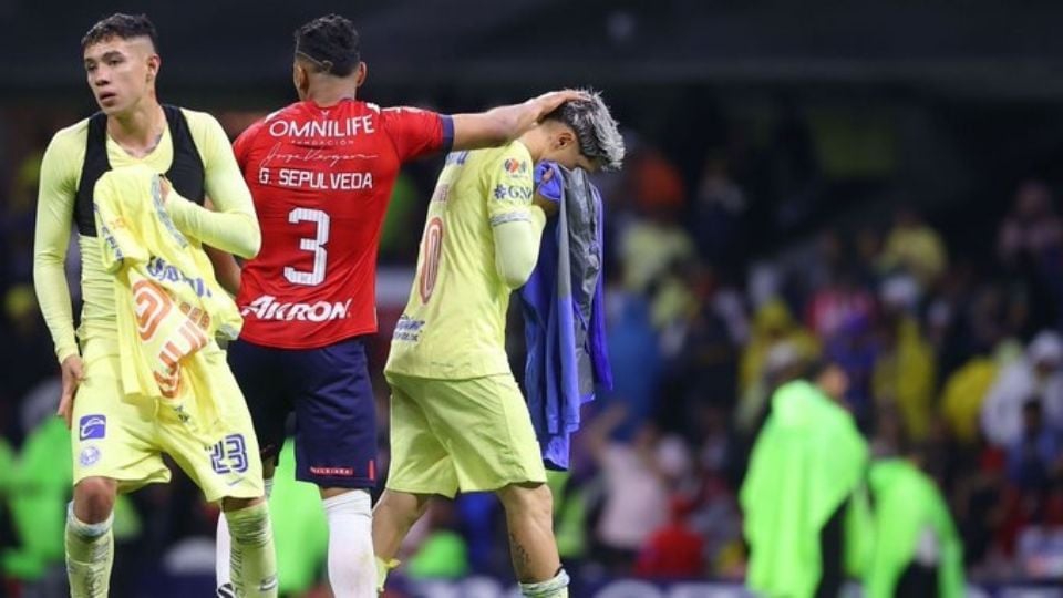 VIDEO: Tras caer 'en casa' ante Chivas, porra del América protagoniza riña en las gradas del Azteca