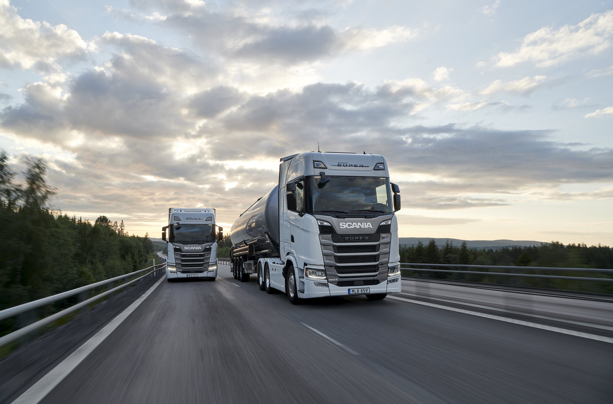 Scania-560-S-560-R-001.jpg