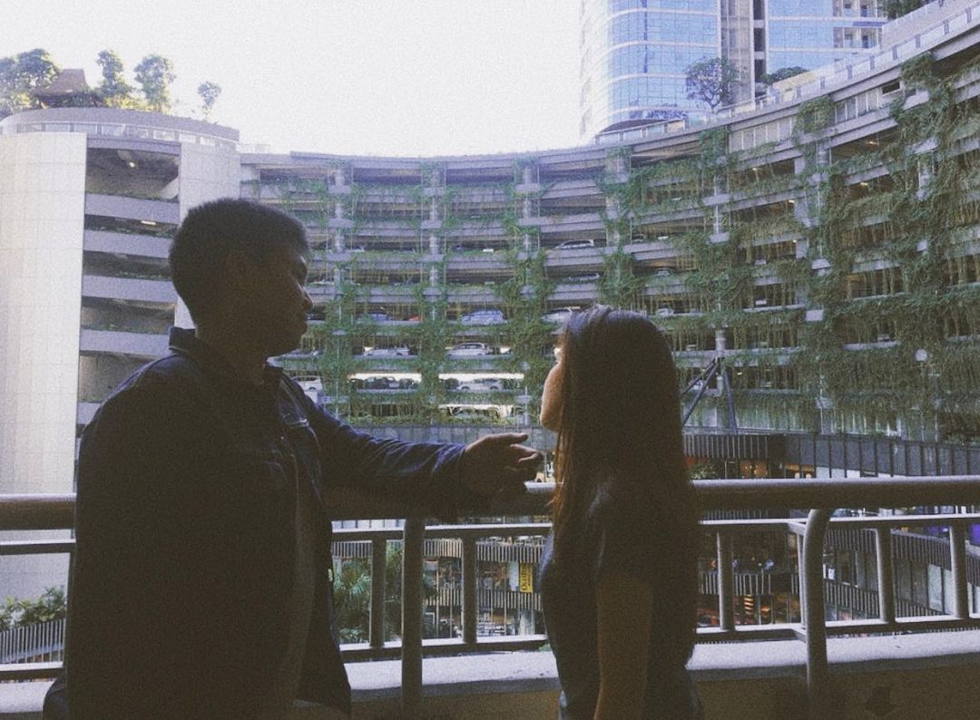 Foto kenangan Letda Rhesa Sigar bersama sang istri