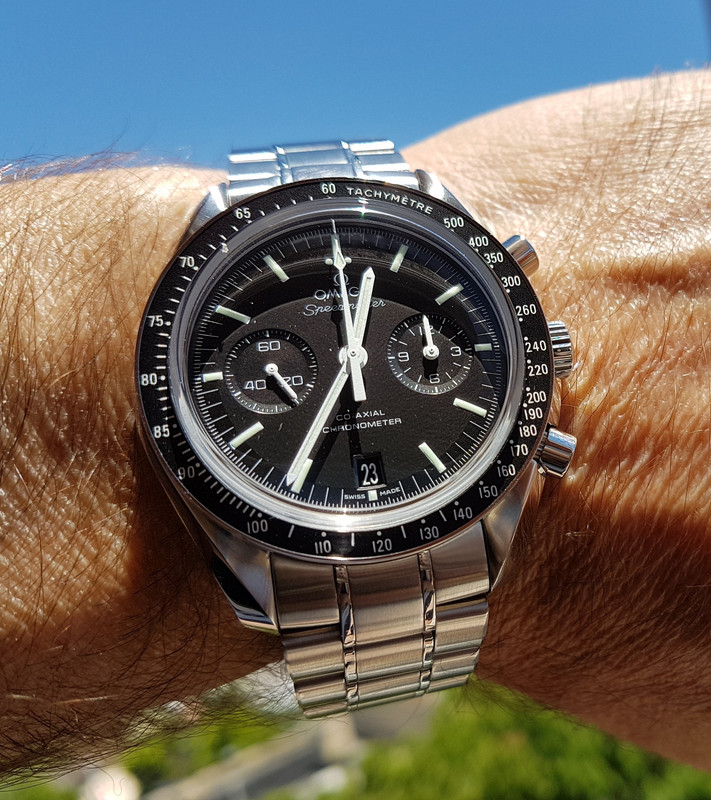 Omega Speedmaster Moonwatch Co-Axial Chronograph 44.25 mm Cal. 9300 (1)