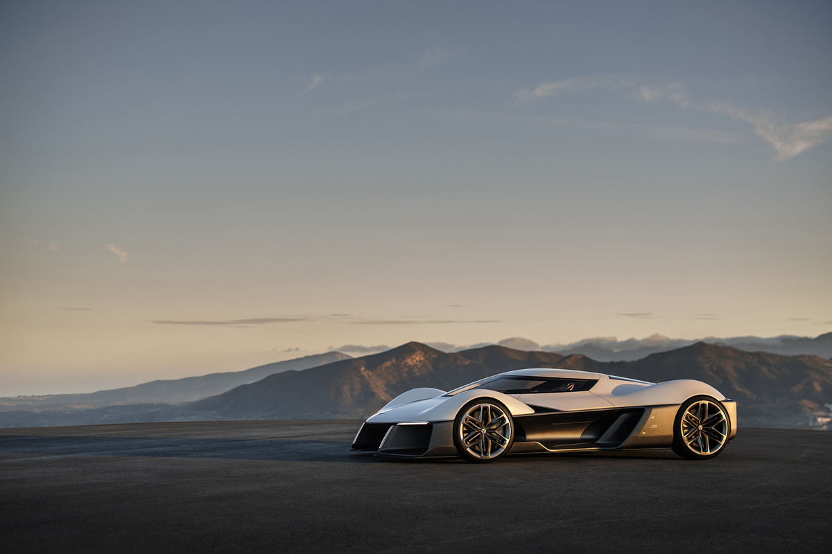 General Motors Advanced Design Concept_Corvette_driver side angle_outdoors