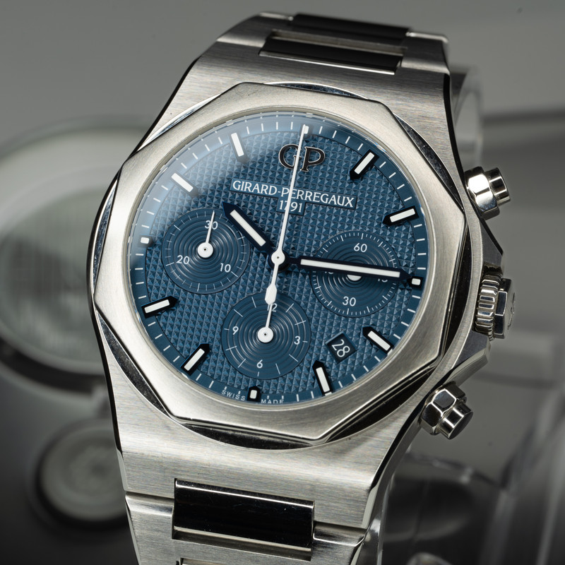 Girard-Perregaux Laureato Chronograph 42 - Image 3