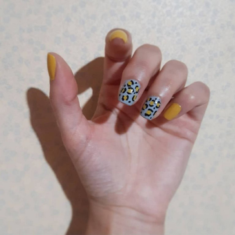 5 diseños de uñas de acrílico de animal print para verte elegante y atrevida