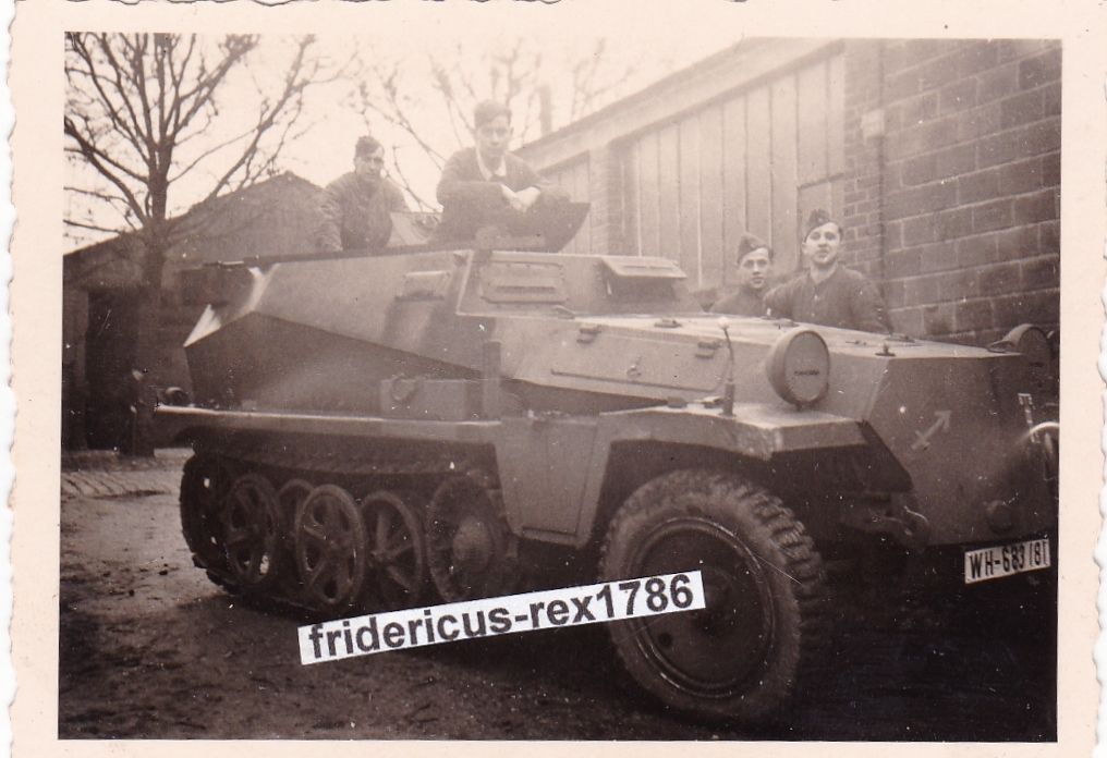Foto Schützenpanzerwagen Sd.Kfz. 250 mit Kennung