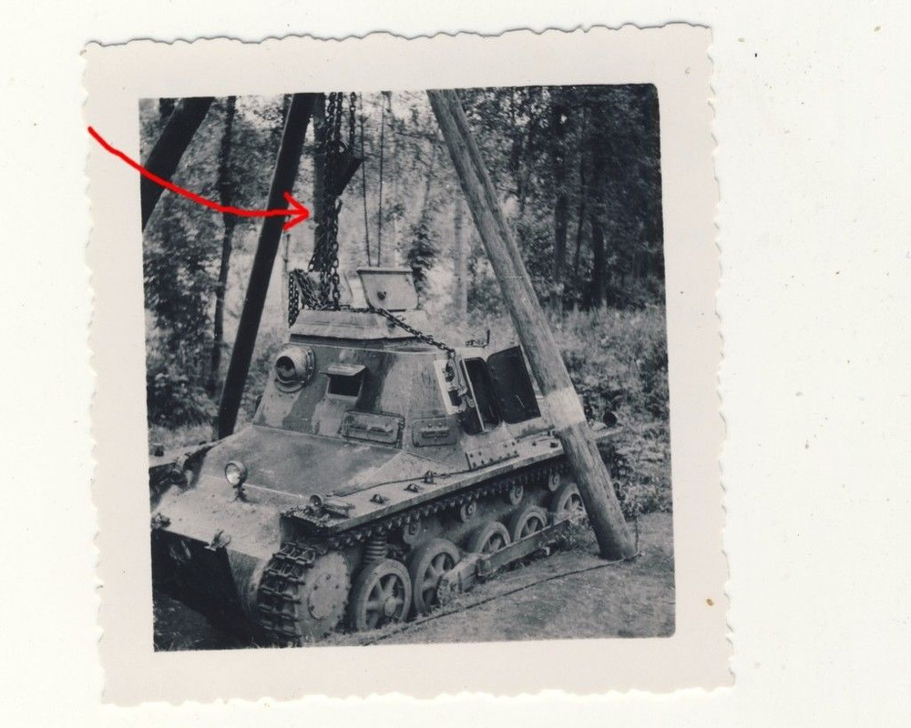 Foto FRANKREICH - französischer Beute PANZER - Reparatur - Motorenwechsel
