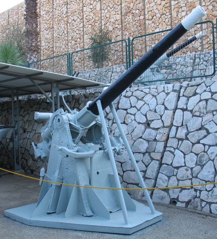 Un QF de 76,2 mm conservado en Haifa, Israel