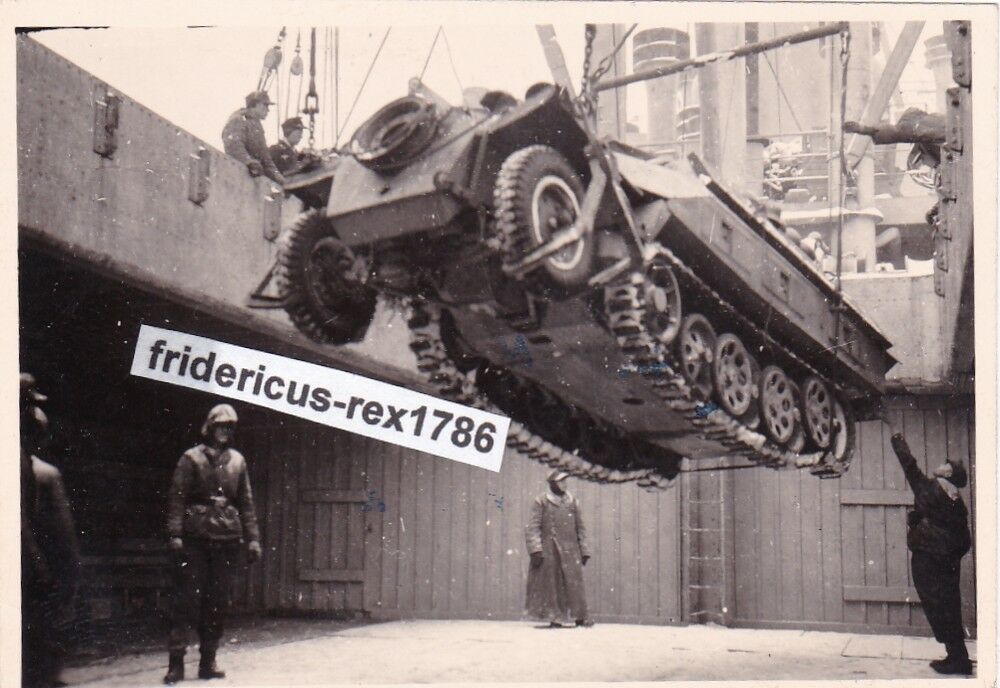 Foto Schützenpanzerwagen Sd.Kfz. 251 Kurland-Kessel Endkampf 45 