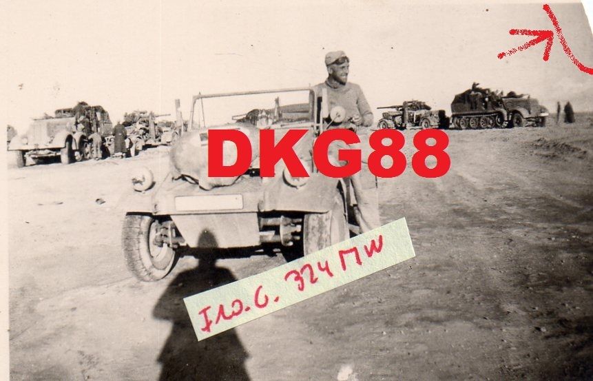 Kübelwagen od. Schwimmwagen i.d. Wüste