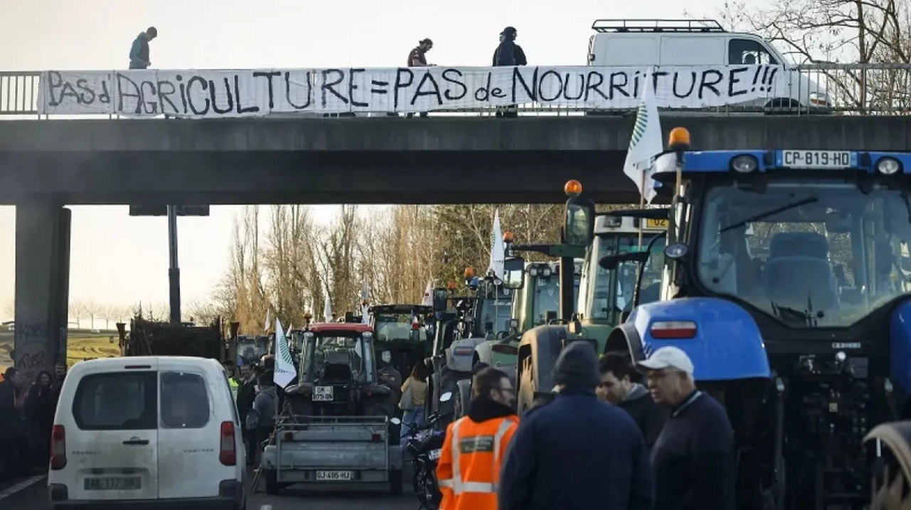 Sindicato de agricultores iniciará bloqueos masivos en París este 28 de enero