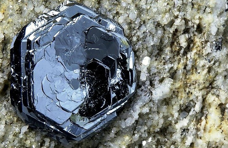 Интересные факты про гематит - от древних зеркал до марсианского грунта и нанотехнологий Интересные факты про гематит - от древних зеркал до марсианского грунта и нанотехнологий
