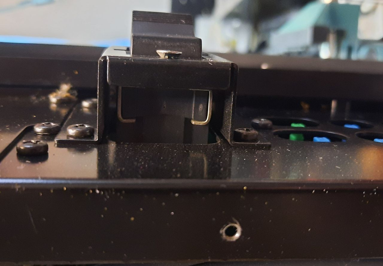 [Bild: Schalter-unten-Einbau-20260321-klein.jpg]