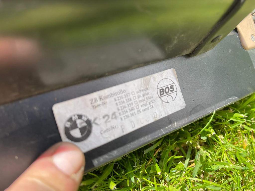 Шторка багажника