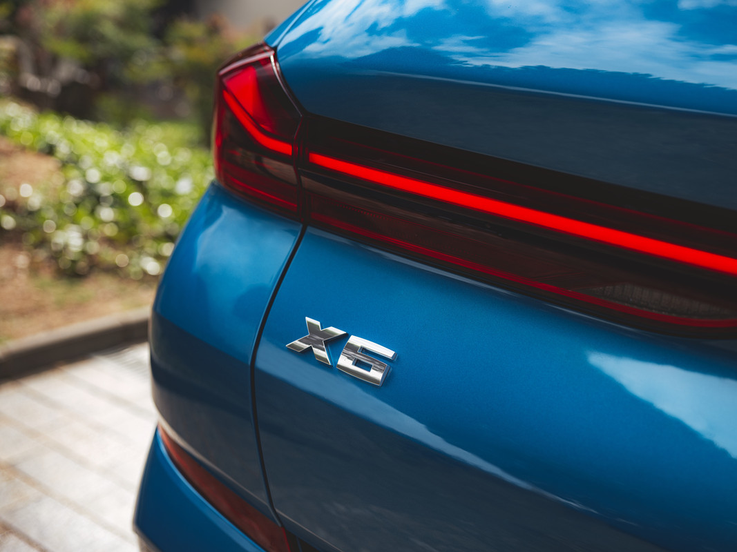 P90492373_highRes_the-new-bmw-x6-m60i-