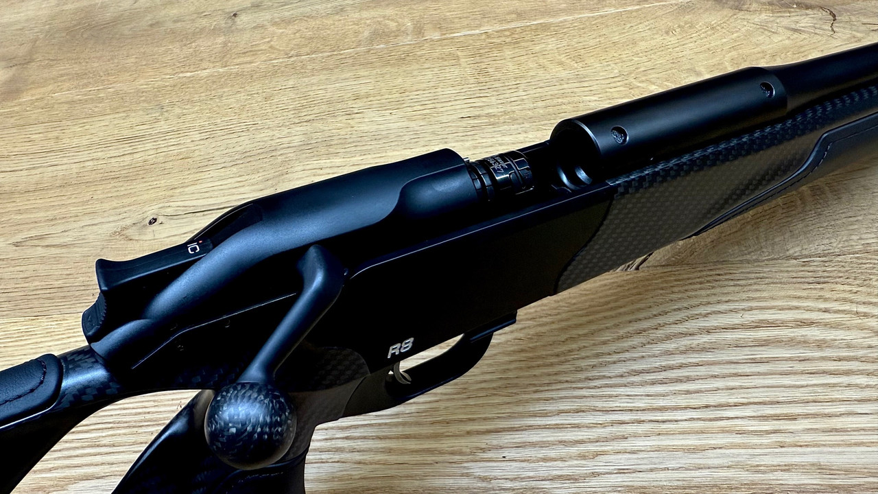 R8-Carbon-Leder-Komplettwaffe-5