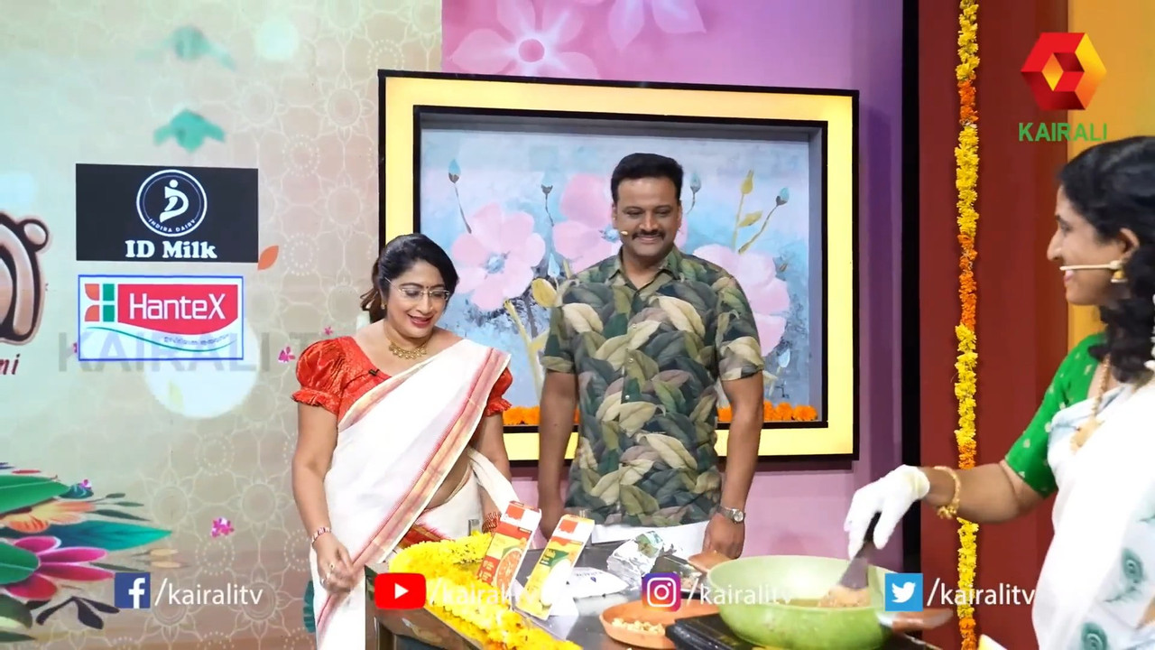Lekshmi Nair Sexy Belly and Navel in kerala saree.mp4_snapshot_00.40.429