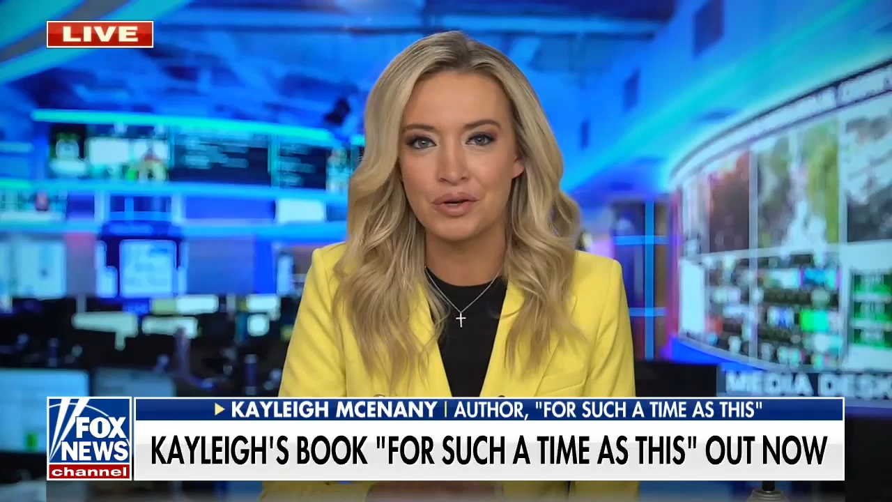 12.09 - 09.00.00 - Fox and Friends First. A precursor to Fox News's m..._001.ts_snapshot_16.58.362