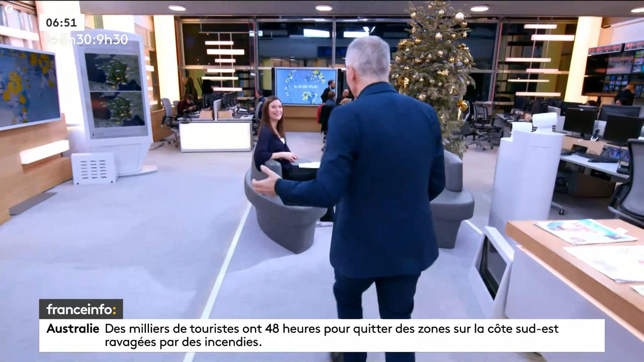 02 January - 05.29.00 - Le 6h30 9h30. Entre JT, chroniques, invi
