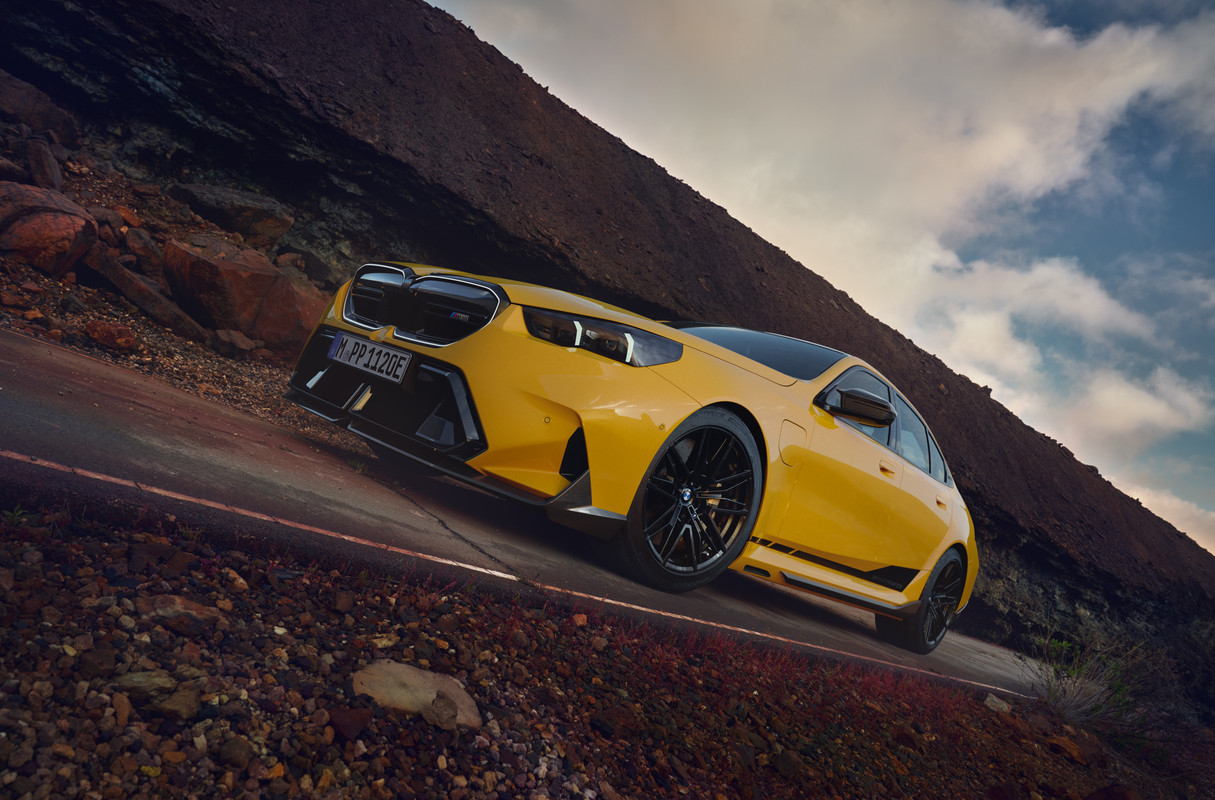 P90562505_highRes_the-bmw-m-performanc