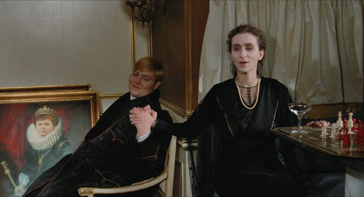 And the Ship Sails On (1983) Criterion.mkv_012914.432