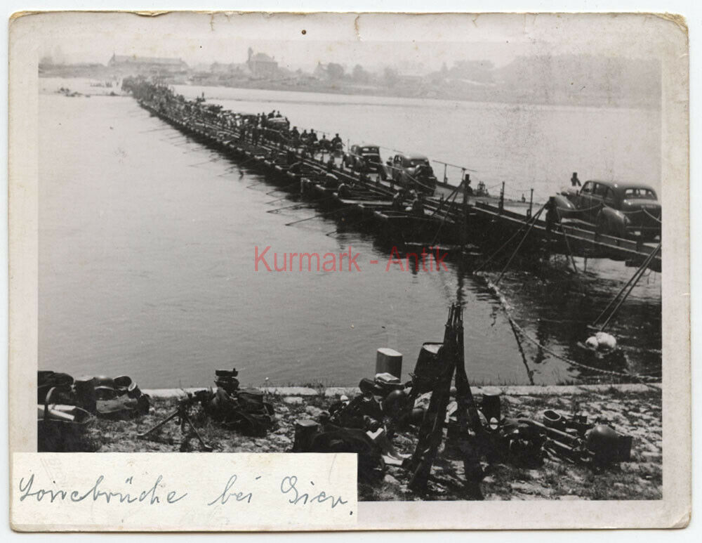 Foto Wehrmacht Gebirgsjäger Frankreich Gien Loire Pionier Brücke LKW PKW
