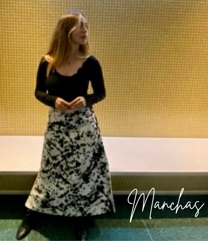 Blusa con estampado de manchas