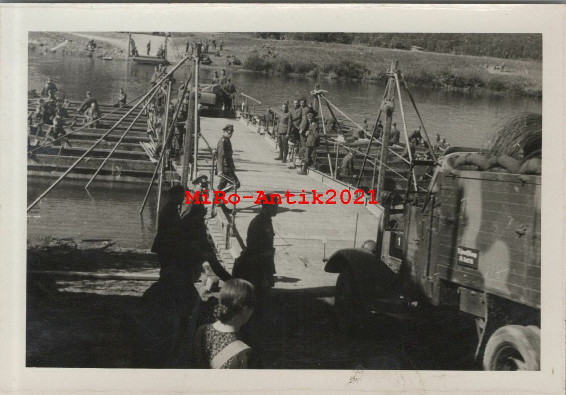 Foto, Wk2, Transport schwerer Lkw auf Fähre, Pioniere in Höxter1