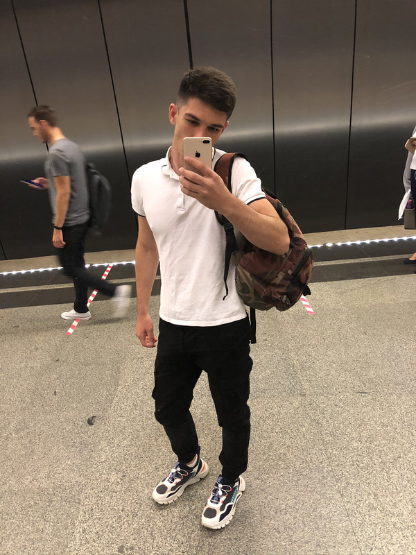 8C44050E-F5B5-49EC-A213-F186F7178BCE