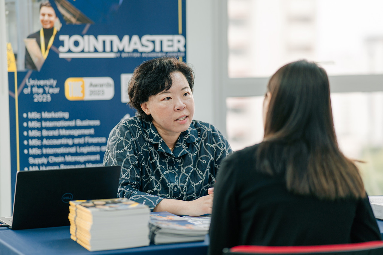 Advisors introducing Joint Master Programmes to visitors