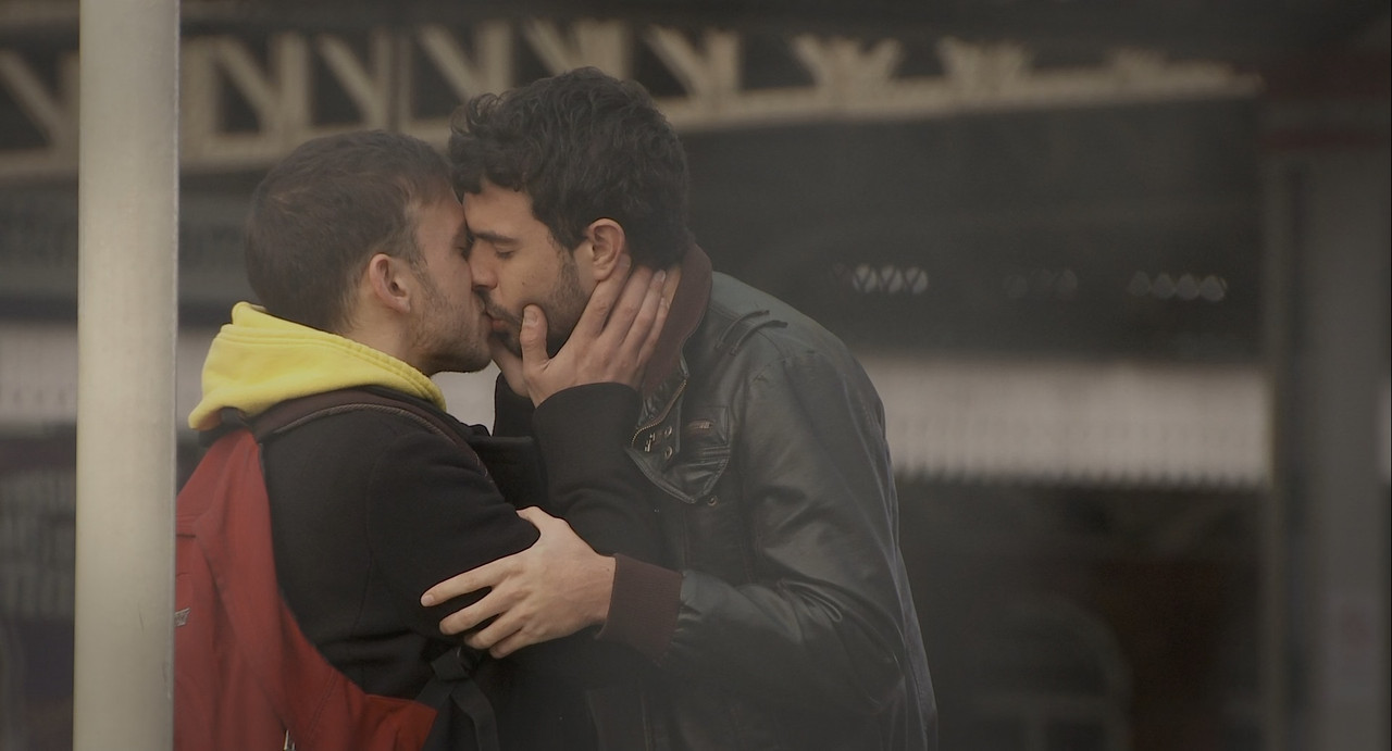 Weekend 2011 Criterion (1080p x265 10bit Tigole).mkv_snapshot_01