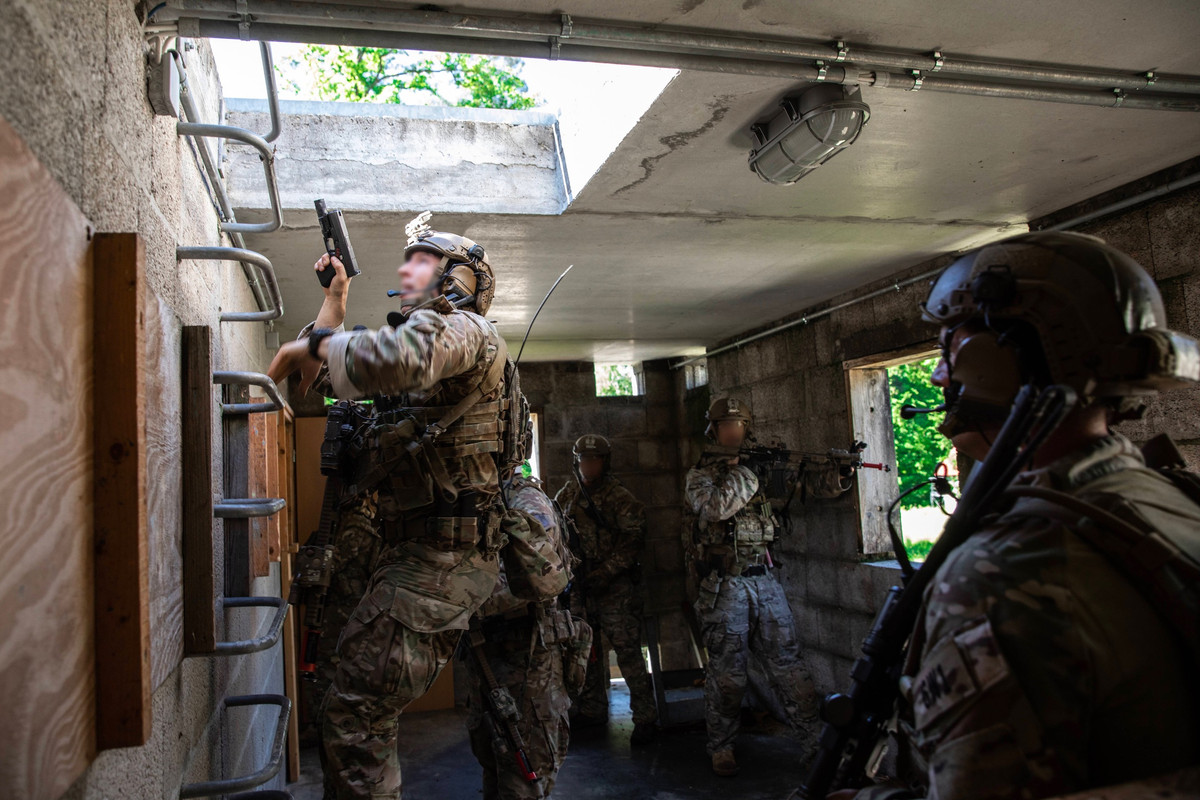 EE1FF1F0-B241-4AEB-AC26-546670461FA3