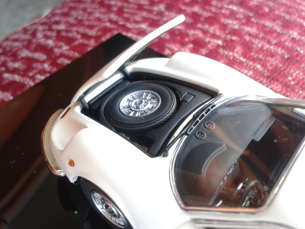 1969 Ferrari Dino 246 GT (Kyosho) (15)