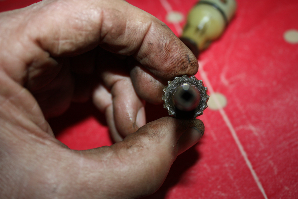 pignon de compteur et son logement 006