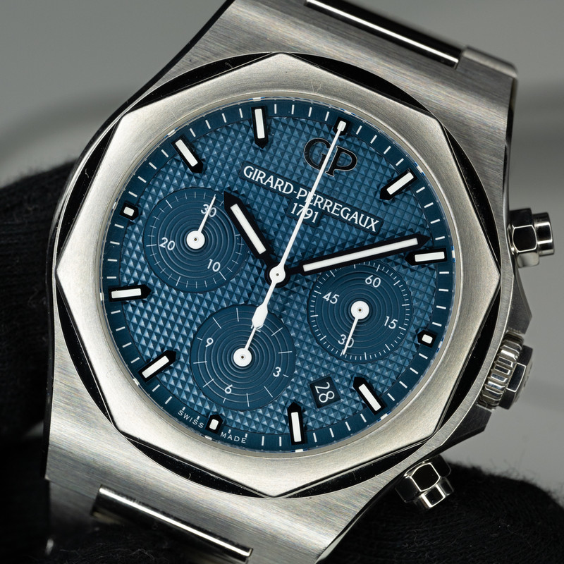 Girard-Perregaux Laureato Chronograph 42 - Image 15
