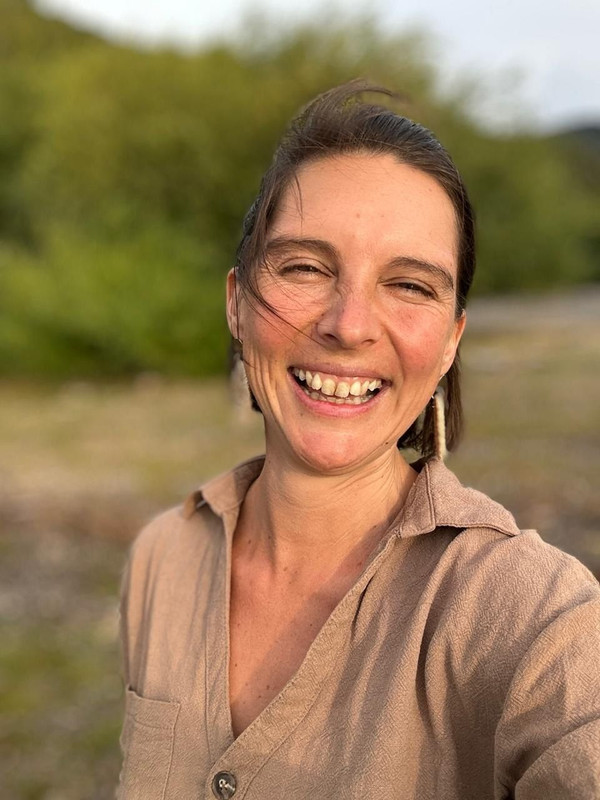 Maga sonriendo