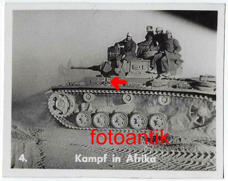 Afrika,Afrikakorps, Panzer III mit Soldaten in Wüste,