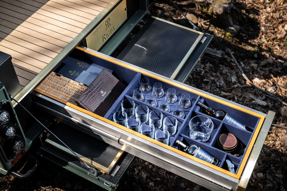 68EC82BB-0A73-4E30-AAAA-E9F7B9432F3E