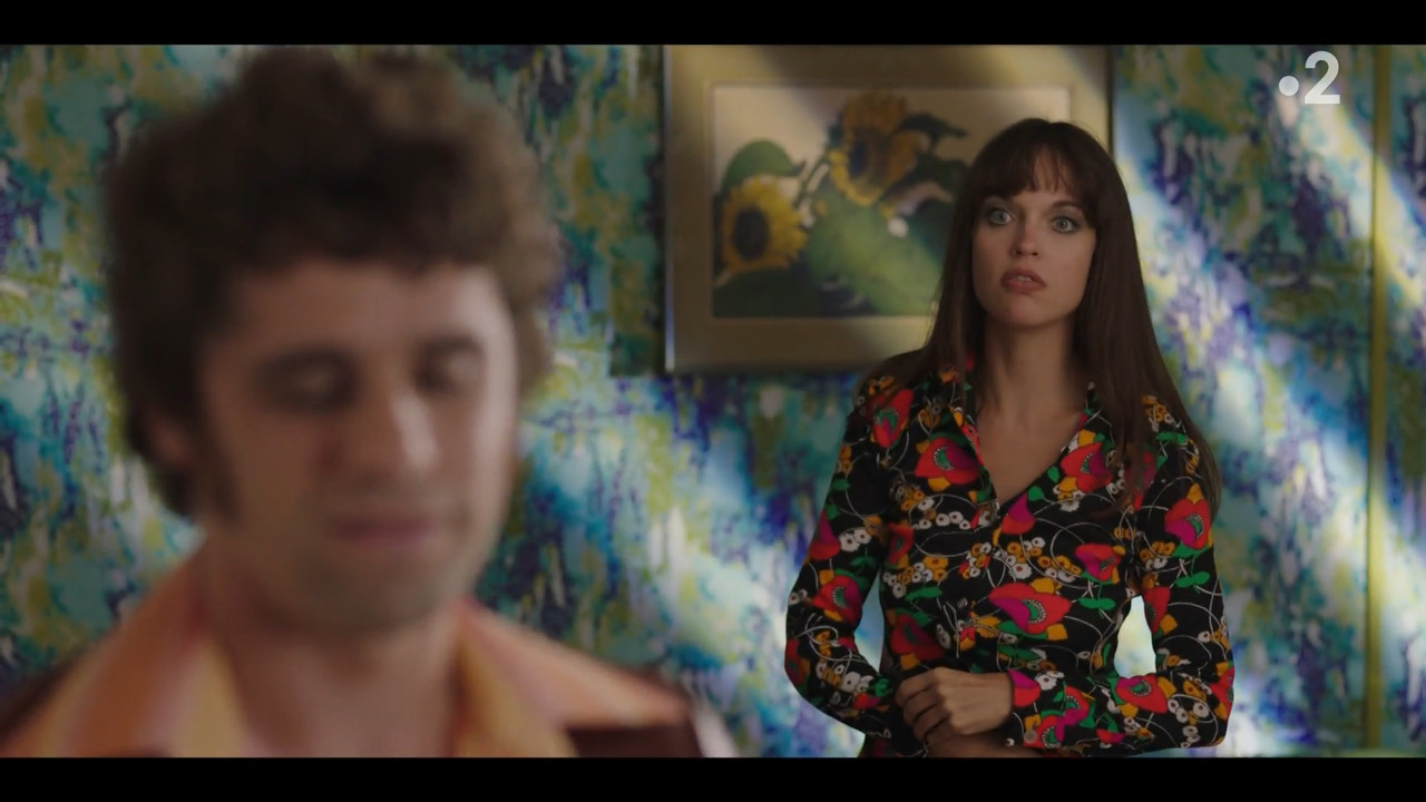 2022-05-13_21_10_Fr2_Les-petits-meurtres-d-Agatha-Christie-70-s_3x2_La-chambre-noire.mp4_snapshot_17