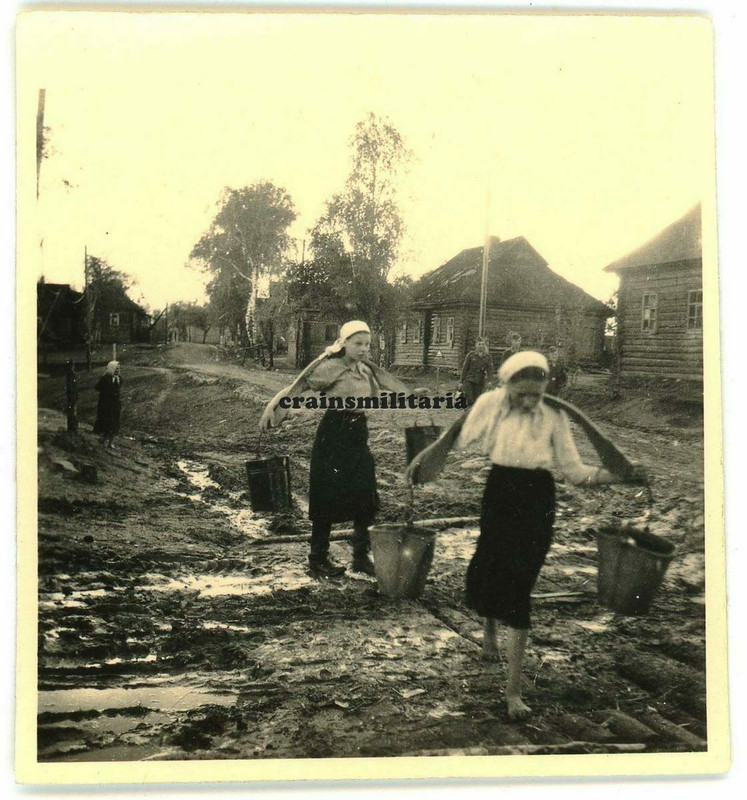 Orig. Foto russ. Bevölkerung Mädel in Peski DEMJANSK Kessel Russland 1942