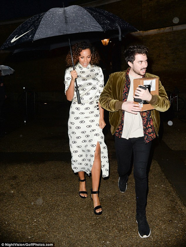 4A0C16A400000578-5483955-image-m-60_1520633936285