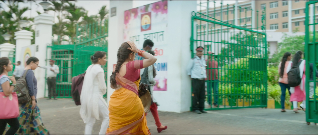 Nivetha Thomas- [SNASP] Busty ASS & Navel Sip scene -Ninnu Kori  (6)