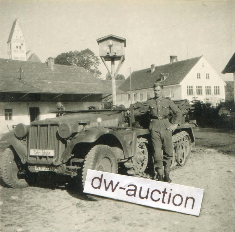Sturmgeschütz Abt. , SdKfz Halbkette (3 Fotos)1