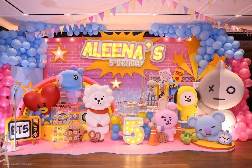 Aleena memilih tema BTS untuk acara ulang tahunnya. 