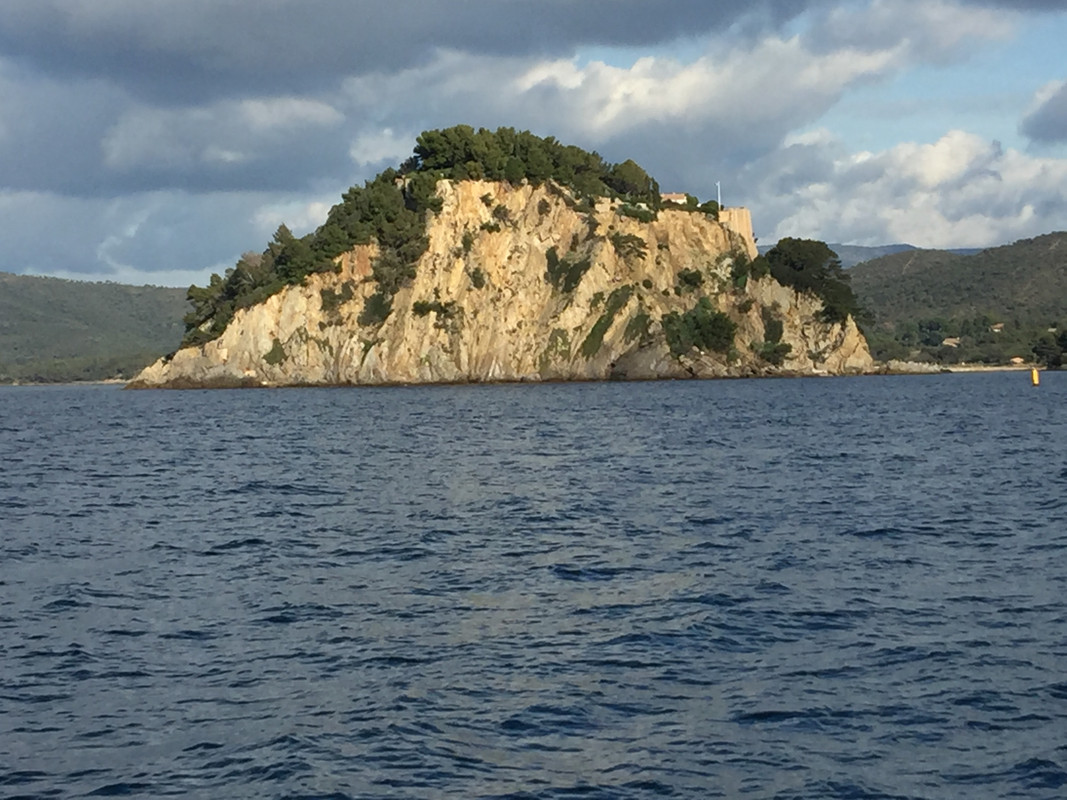 CAEDDFE2-E632-4FC4-A2DE-3F6A6B4132E5